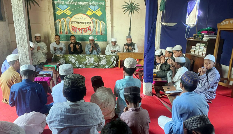 আপোষহীন দেশনেত্রী বেগম খালেদা জিয়ার সুস্থতা কামনায় এমদাদুল হক স্বপন পক্ষ থেকে কোরআনে খতম ও দোয়া মাহফিল