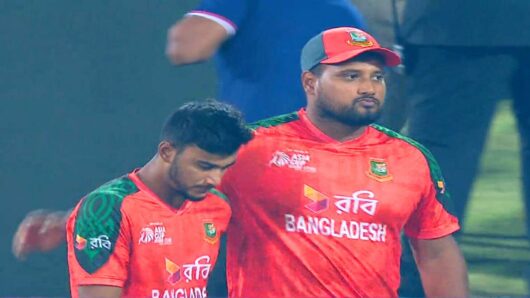 রুদ্ধশ্বাস ম্যাচে সুপার ওভারে হেরে স্বপ্নভঙ্গ বাংলাদেশের