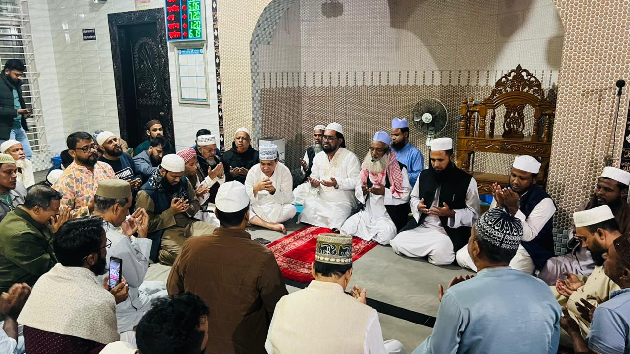 বেগম খালেদা জিয়ার সুস্থতা কামনায় ফরহাদ চৌধুরী শামীমের দোয়া মাহফিল