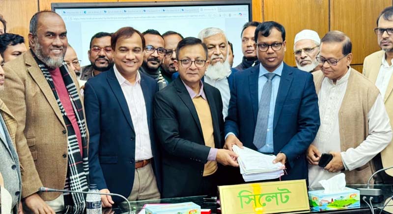মুক্তিযুদ্ধা, জুলাই যুদ্ধা, চা শ্রমিক, সাংবাদিক ও তরুণ প্রজন্মের প্রতিনিধি নিয়ে মনোনয়ন জমা দিলন খন্দকার মুক্তাদির