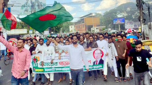 মহান বিজয় দিবসে সিলেট মদন মোহন বিশ্ববিদ্যালয় কলেজ ছাত্রদলের বিজয়ের পতাকা মিছিল
