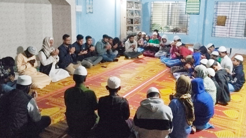 বেগম জিয়ার সুস্থতা কামনায় রাগীব রাবেয়া হিফজ মাদ্রাসায় জাতীয়তাবাদী পরিবারের দোয়া মাহফিল ও এতিমদের মাঝে খাবার বিতরন