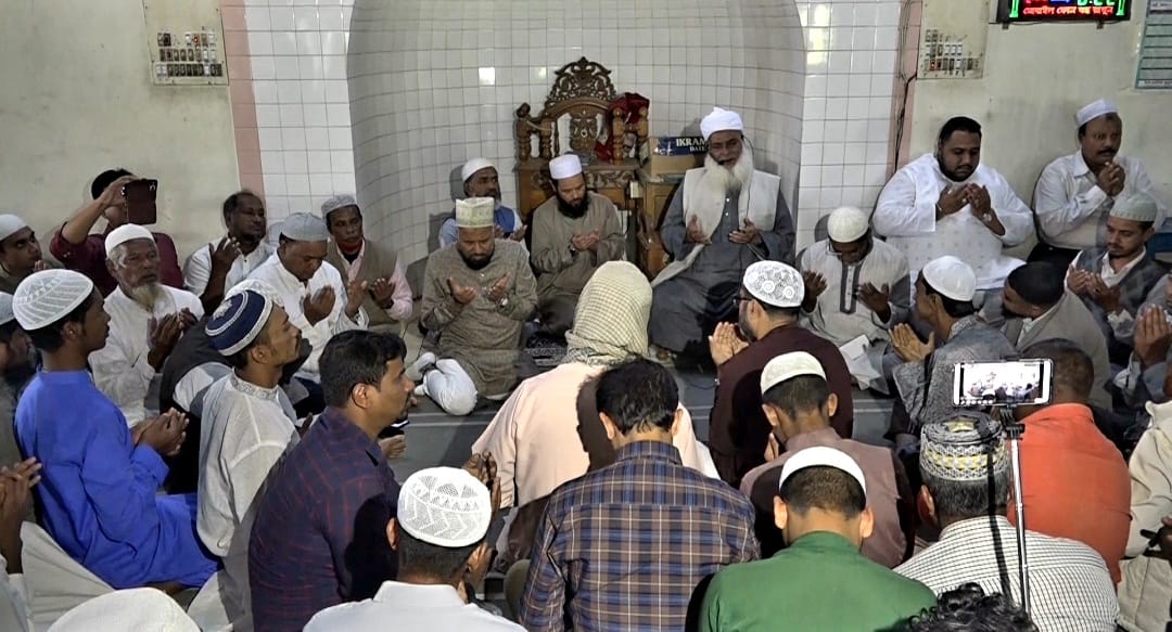 খালেদা জিয়ার রোগমুক্তি কামনায় এম এ মালিকের উদ্যোগে কোরআন খতম ও দোয়া মাহফিল