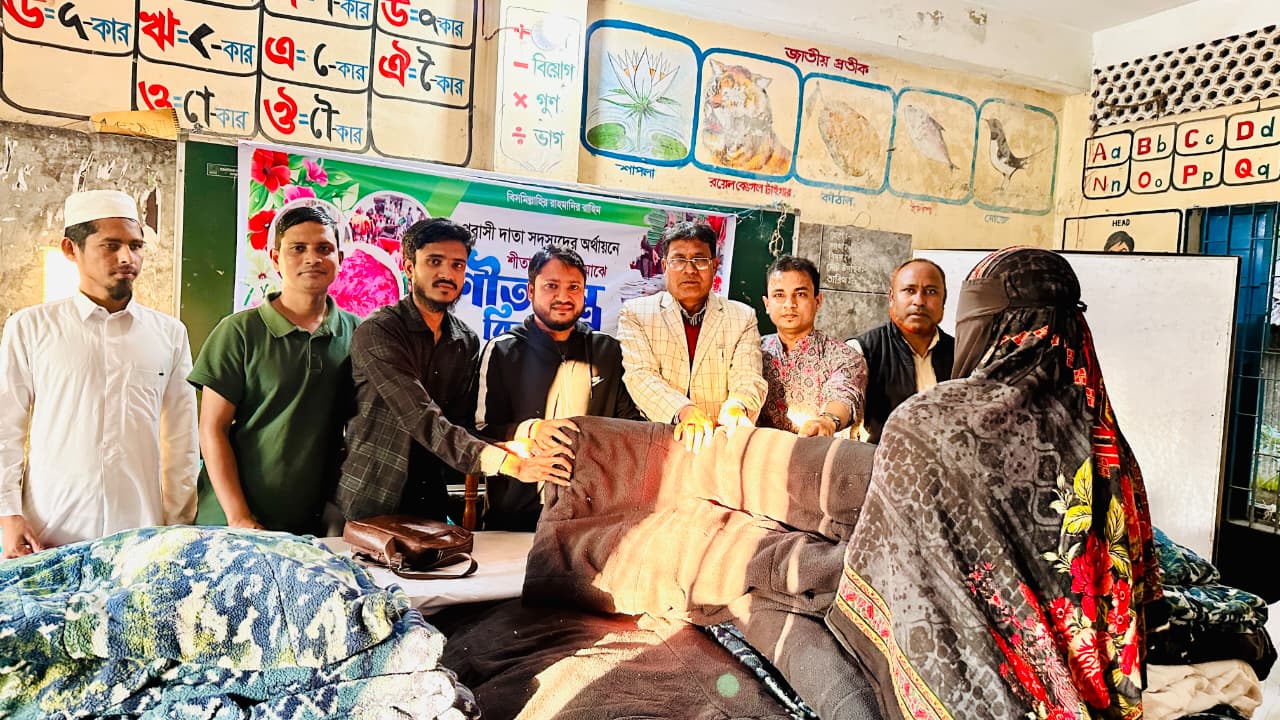 বিজয় দিবসে বড়লেখায় অর্ধশতাধিক অসহায় পরিবারকে শীতবস্ত্র দিল মানবসেবা সংস্থা