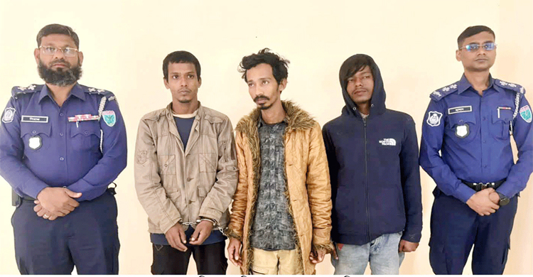 হবিগঞ্জে ১০ ভরি স্বর্ণ ও ব্রিটিশ পাসপোর্টসহ তিন চোর গ্রেফতার