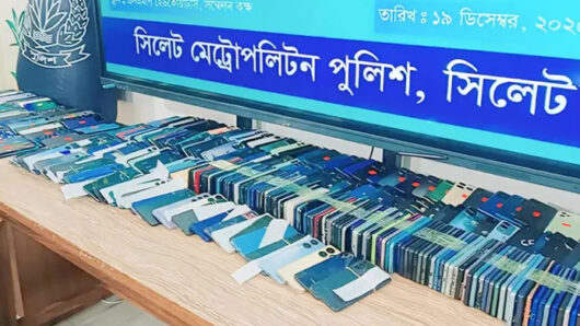 সিলেটে উদ্ধারকৃত ২৩৯টি ফোনের মালিক খুঁজছে পুলিশ