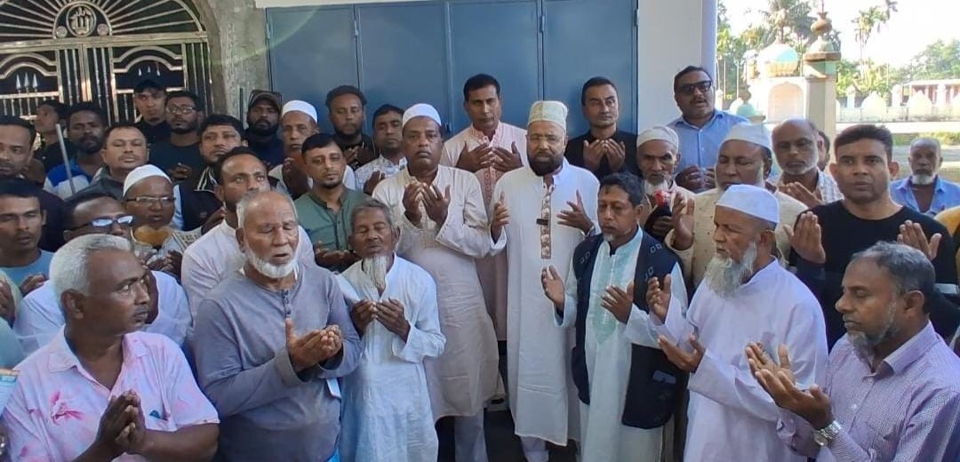 মসজিদ-মাদ্রাসায় গিয়ে বেগম খালেদা জিয়ার সুস্থতার জন্য দোয়া চাচ্ছেন এম এ মালিক
