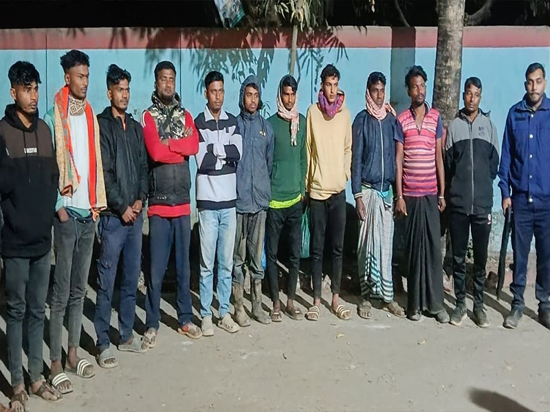 বালু উত্তোলন বন্ধে গভীর রাতে জাফলংয়ে টাস্কফোর্সের অভিযান: আটক ১১