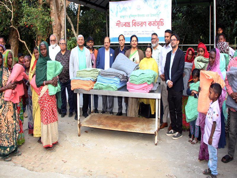 চা শ্রমিকদের মাঝে আঞ্জুমান মুফিদুলইসলাম সিলেট জেলার শীতবস্ত্র বিতরণ
