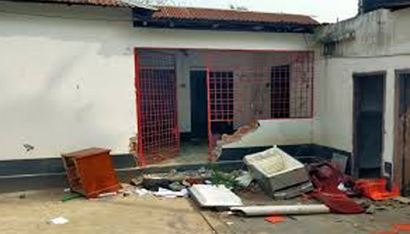 দাউদপুরে ছাত্রলীগ নেতার বাড়িতে হামলা ও ভাঙচুর