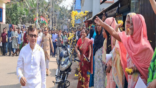 বিরামহীন প্রচারণায়  ভালোবাসায় সিক্ত খন্দকার মুক্তাদির
