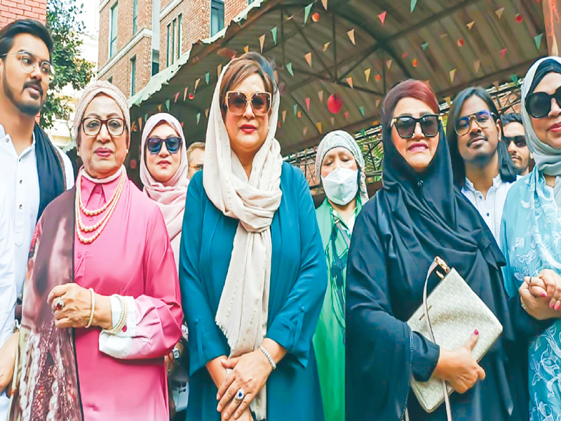 ভোট দিয়ে উচ্ছ্বসিত তারকারা