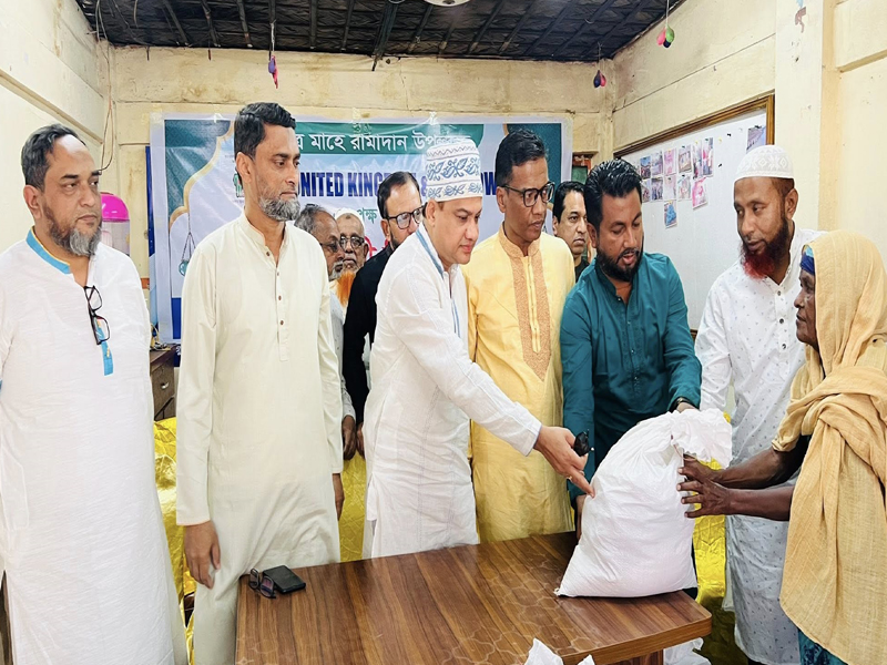 ইফতার সামগ্রী বিতরণ ও অসুস্থ নেতাকে দেখতে হাসপাতালে