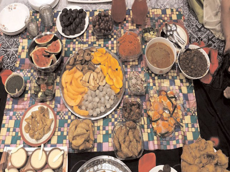 আভিজাত্যের আড়ালে কি এক অদৃশ্য বোঝা