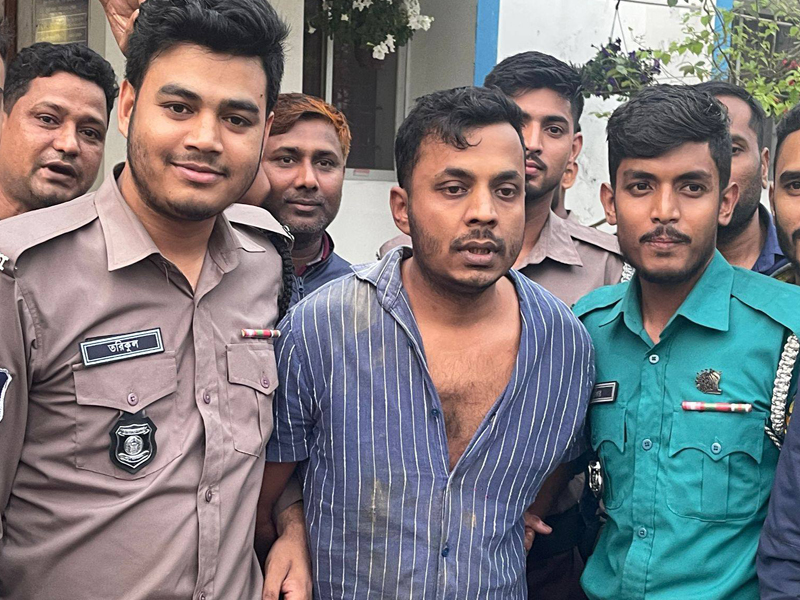 হাউজিং এস্টেটে সেই দুর্ধর্ষ ছিনতাইকারী রশিদ গ্রেপ্তার