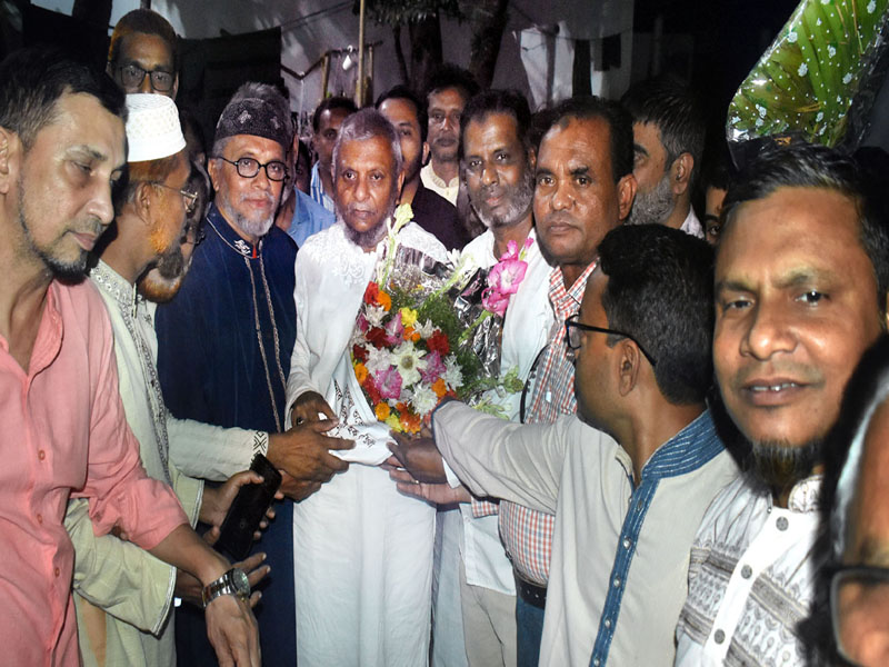মন্ত্রী আরিফকে শিক্ষক সমিতি সিলেট জেলার ফুলেল শুভেচ্ছা