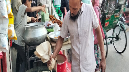 ইফতারের অনন্য স্বাদ সিলেটের ছোট মুচমুচে জিলাপি