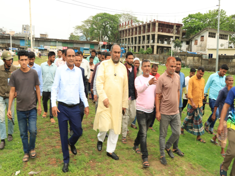 ঝড়ে ক্ষতিগ্রস্ত হকার্স শেড দ্রুত সংস্কারের আশ্বাস সিসিক প্রশাসকের