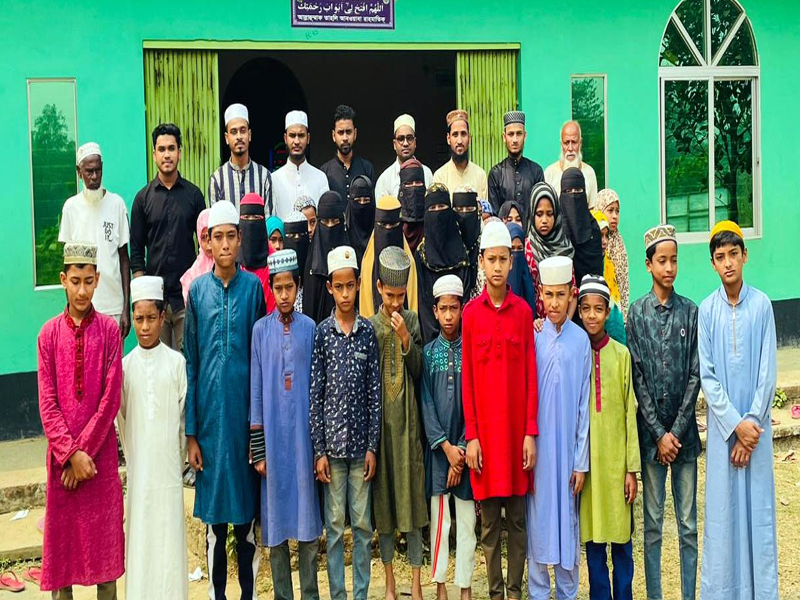 রামাদ্বান উপলক্ষ্যে গোয়াইনঘাট ছাত্র পরিষদের বই বিতরণ