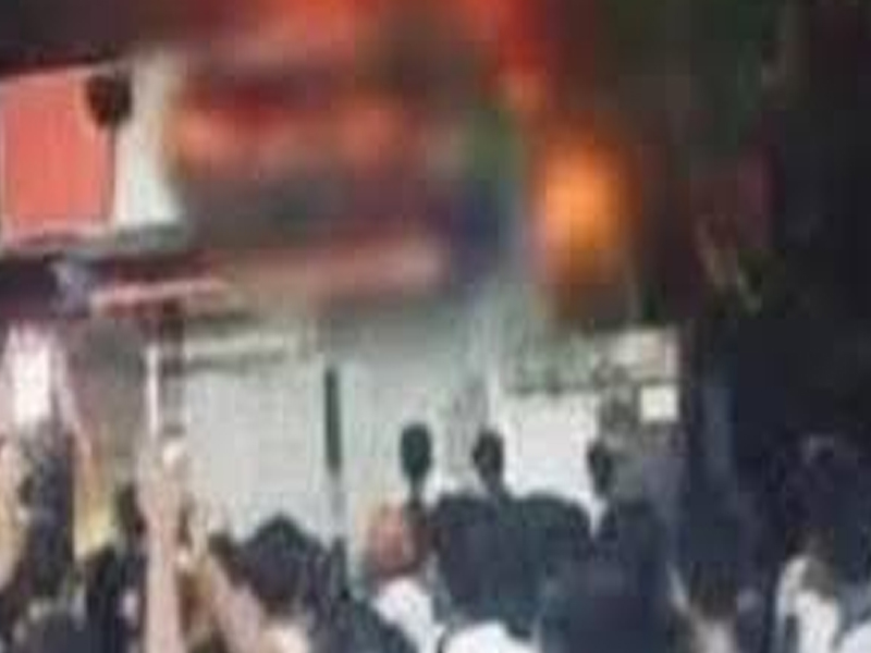 মজুমদারিতে ভয়াবহ অগ্নিকাণ্ড নিয়ন্ত্রণে ফায়ার সার্ভিসের ২ ইউনিট