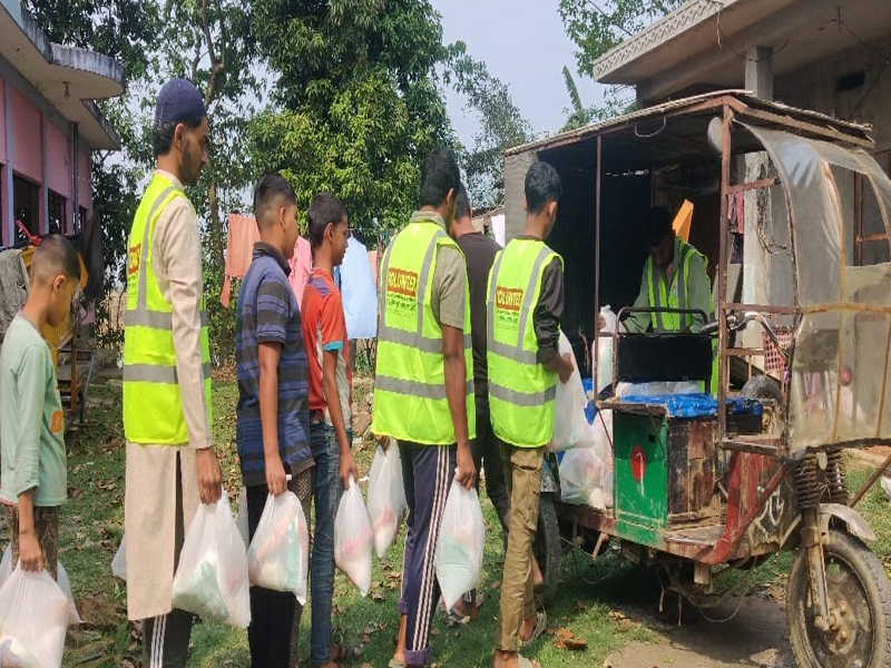 মানবিকতার আলোয় আলোকিত লামা আকিলপুর প্রবাসীদের ভালোবাসায় হাসল শত পরিবার