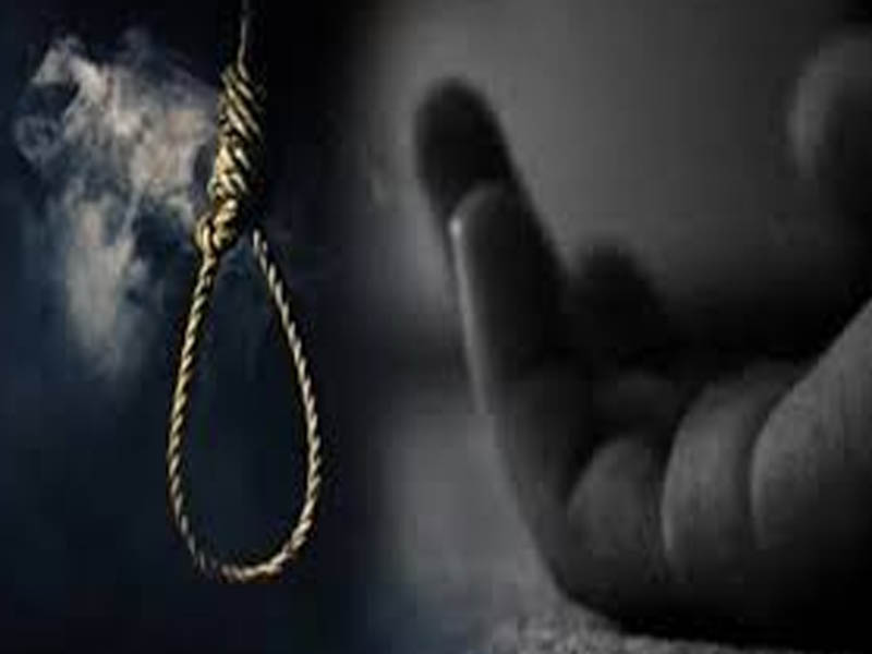 প্রবাসীর স্ত্রীর গলায় ওড়না পেছিয়ে আত্মা হত্যা