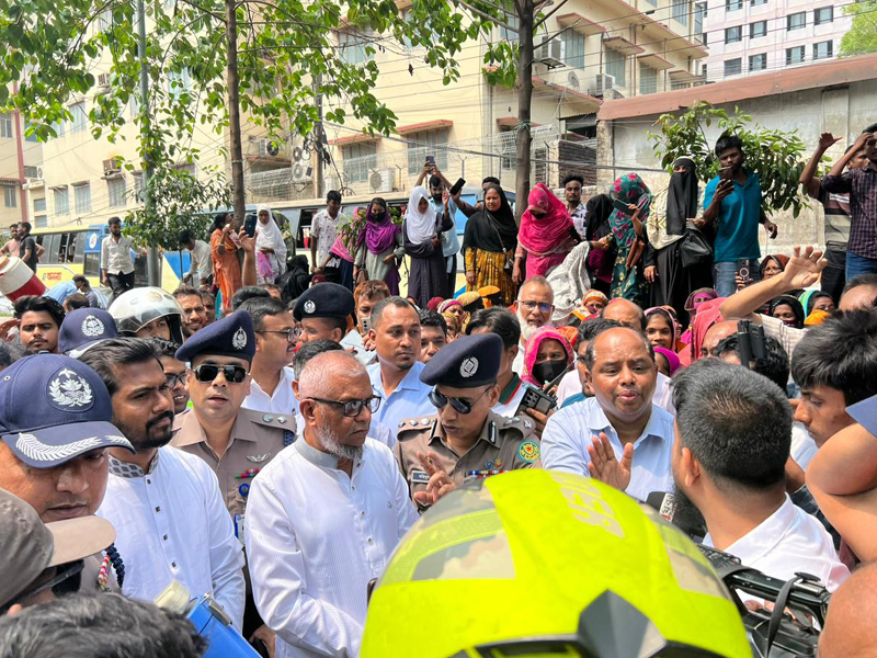 শ্রমমন্ত্রীর হস্তক্ষেপে অবরোধ প্রত্যাহার করেন শ্রমিকরা