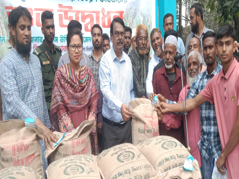 ছাতকে বিনা মূল্যে বীজ ও সার বিতরণ কার্যক্রম উদ্বোধন করলেন এমপি মিলন