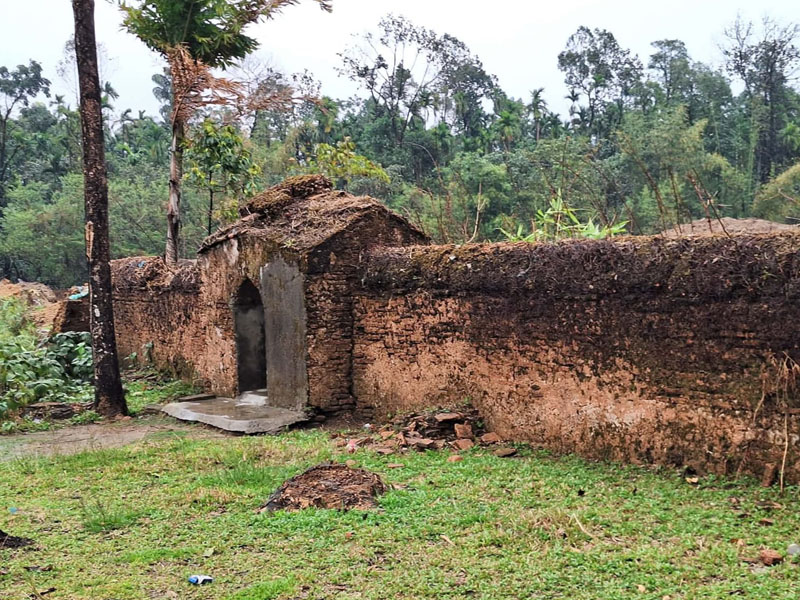পাথরখেকোদের গ্রাসে বিলীন হচ্ছে ৫০০ বছরের ‘জাফলং রাজবাড়ী’