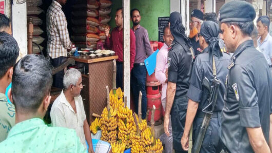 জামালগঞ্জে র‌্যাব ও ভোক্তা অধিকারের যৌথ অভিযান: ৩ প্রতিষ্ঠানকে ৬০ হাজার টাকা জরিমানা