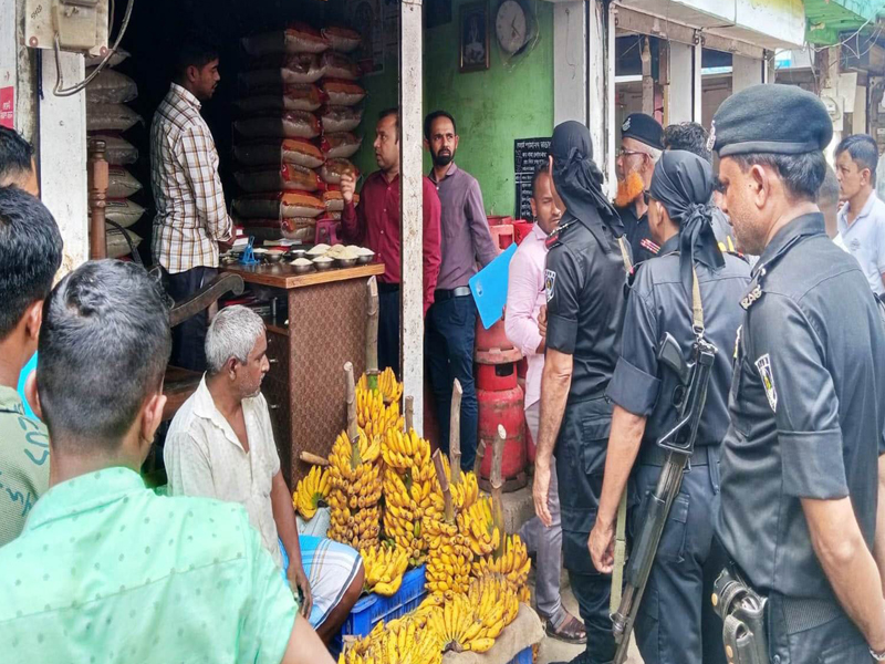 জামালগঞ্জে র‌্যাব ও ভোক্তা অধিকারের যৌথ অভিযান: ৩ প্রতিষ্ঠানকে ৬০ হাজার টাকা জরিমানা
