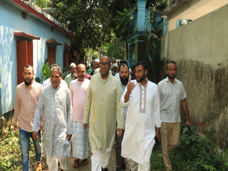 সুবিধাবঞ্চিত এলাকায় গিয়ে মানুষের দুর্ভোগ দেখলেন সিসিক প্রশাসক