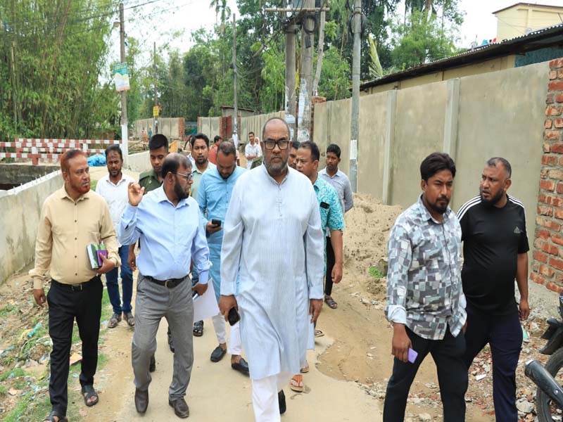 উন্নয়নকাজে স্বচ্ছতা ও মান নিশ্চিত করতে মাঠে সিসিক প্রশাসক