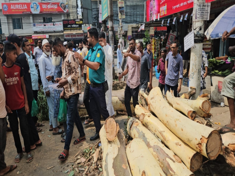 উপশহরে টেন্ডারের বাইরে গাছ নিধন আটক ৪ অভিযুক্তকে রহস্যজনকভাবে ছেড়ে দিল পুলিশ