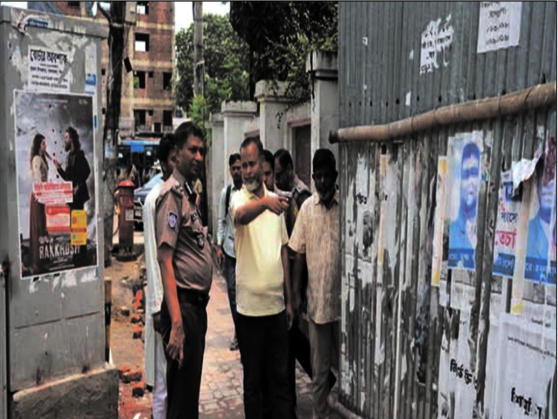 চৌহাট্টায় নির্মাণাধীন ট্রাফিক পুলিশ বক্সের কাজ পরিদর্শন করলেন এসএমপি কমিশনার