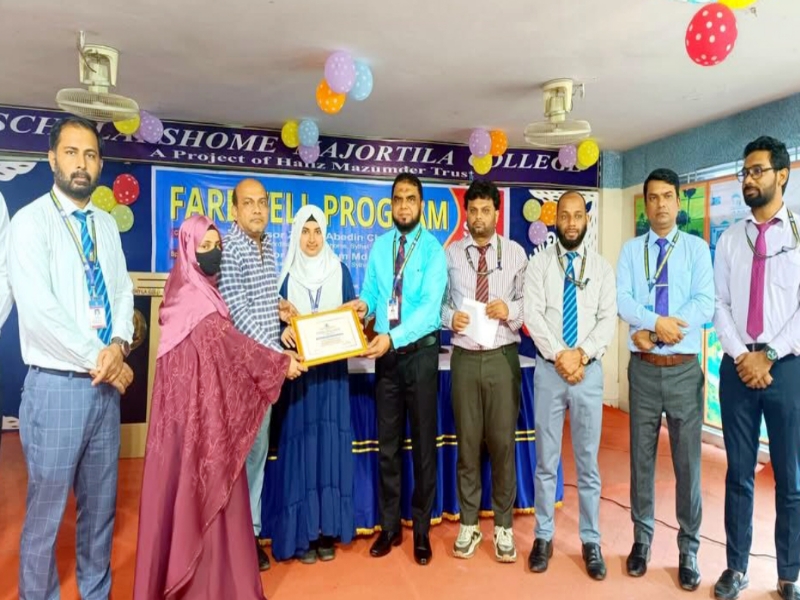 স্কলার্সহোম মেজরটিলা কলেজে ‘চেয়ারম্যান এওয়ার্ড’ পেলেন আদিবা ওয়াহিদ খান