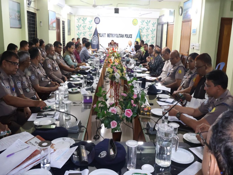 মধ্যরাতে টহল ও তদারকিতে সর্বোচ্চ সতর্ক থাকার নির্দেশ এসএমপি কমিশনারের