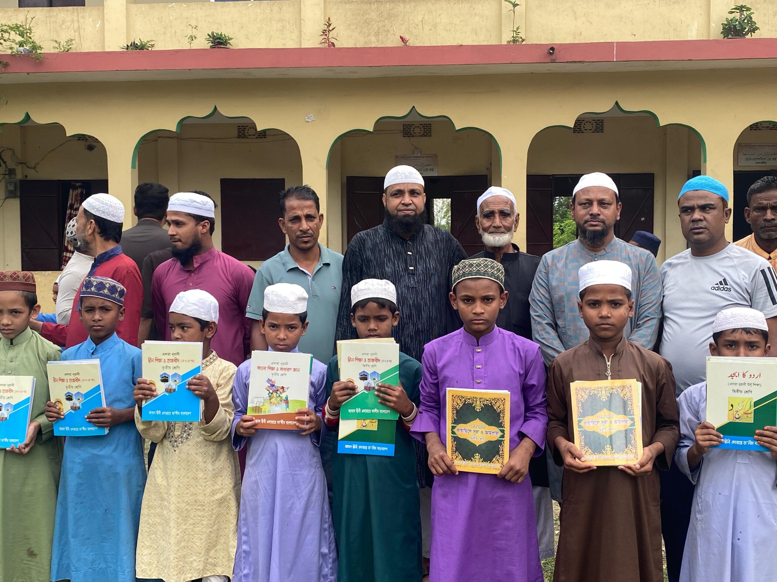 বিয়ানীবাজারে জামিয়া ইসলামিয়া আতহারুল উলূম আদিনাবাদে নতুন শিক্ষাবর্ষের কিতাব বিতরণ সম্পন্ন