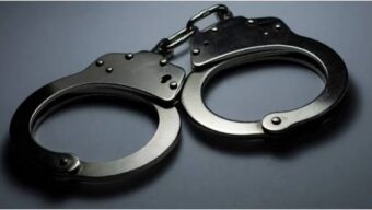 জৈন্তাপুরে পুলিশের সাঁড়াশি অভিযান, মাদক ও অস্ত্রসহ নারীসহ ৫ আটক