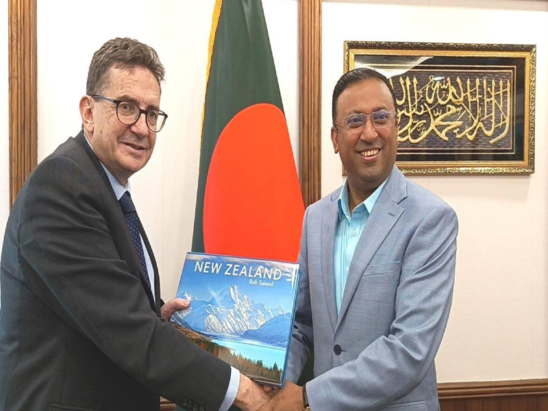 পররাষ্ট্র উপদেষ্টা হুমায়ুন কবিরের সাথে  নিউজিল্যান্ডের হাইকমিশনারের সাক্ষাৎ
