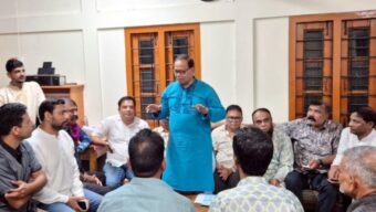 ৩২ নম্বর ওয়ার্ডের নাথপাড়ায় বিভিন্ন শ্রেণি-পেশার মানুষের সাথে মতবিনিময়