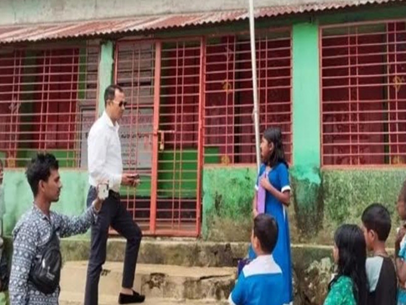 আকস্মিক পরিদর্শনে ৩ স্কুল,  একটিতেও পাননি শিক্ষকের দেখা এমপি কামরুলের ক্ষোভ