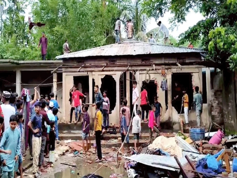 সোনাতলার শিশু হত্যায়  অভিযুক্তের বাড়িতে হামলা