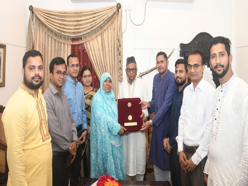 শ্রমমন্ত্রীর সাথে উপপ্রধান তথ্য  অফিসারের সৌজন্য সাক্ষাৎ