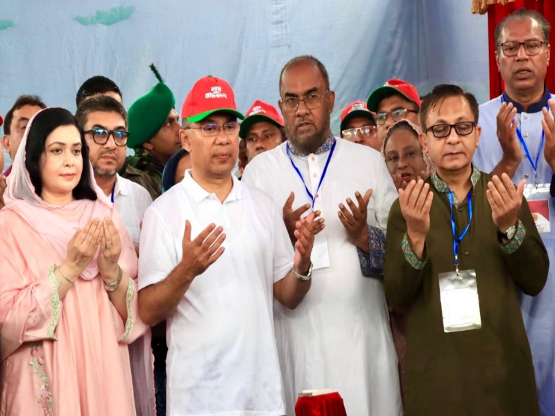 সিলেটে এসে হযরত শাহজালাল (রহ.)-এর মাজার জিয়ারত করলেন প্রধানমন্ত্রী তারেক রহমান