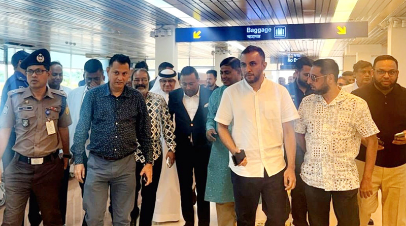 সিলেটে প্রধানমন্ত্রীর উপদেষ্টা হুমায়ুন কবির: বিমানবন্দরে বিএনপি নেতৃবৃন্দের সংবর্ধনা