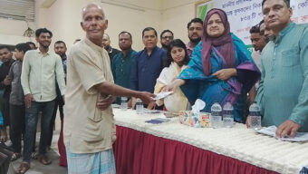 বিশ্বনাথে ক্ষতিগ্রস্ত কৃষকদের মাঝে সহায়তা বিতরণ