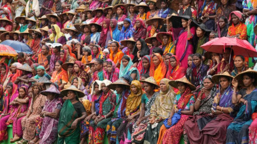 সিলেটে চা শ্রমিকদের ফুলবৃষ্টিতে সিক্ত প্রধানমন্ত্রী, পথে পথে অভ্যর্থনা