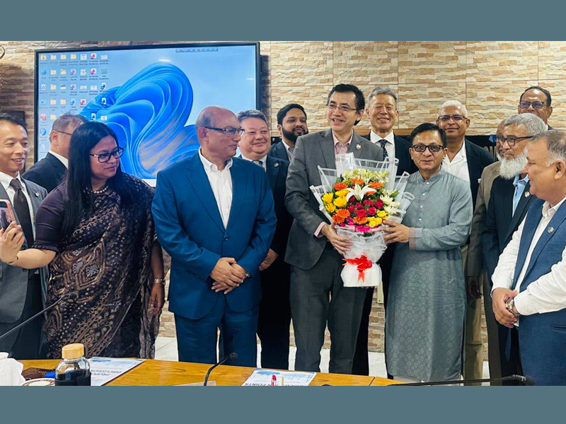বাণিজ্য, শিল্প, পাট ও বস্ত্র মন্ত্রী খন্দকার মুক্তাদির