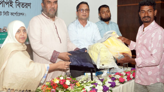 সিলেটে পয়ঃবর্জ্য কর্মীদের স্বাস্থ্য-সুরক্ষা প্রশিক্ষণ ও পিপিই বিতরণ